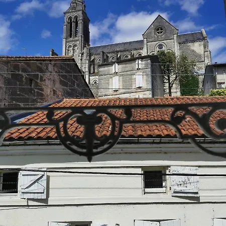 Maisondeville_Le_Cent_Un Angoulême Extérieur photo