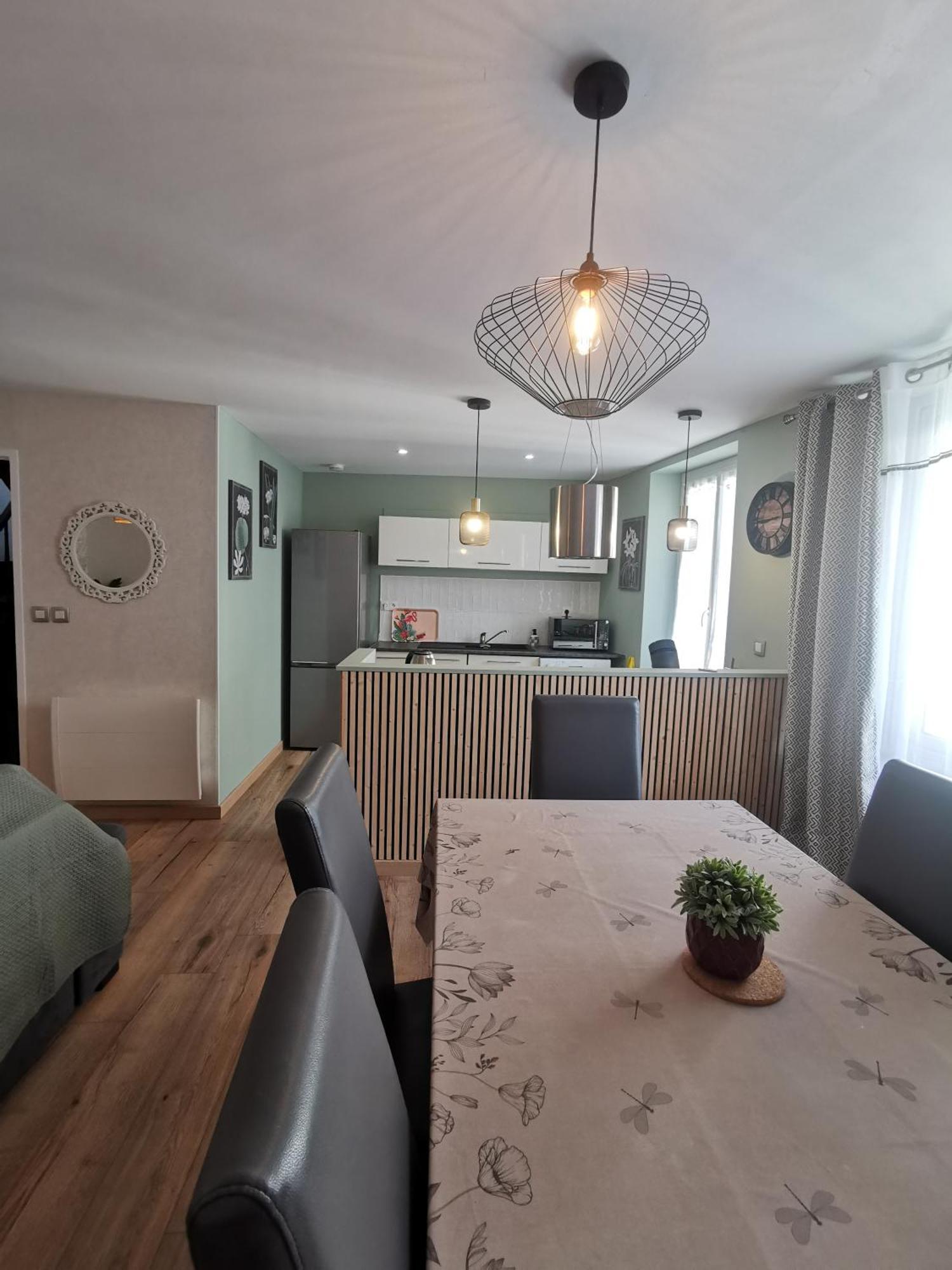 Maisondeville_le_cent_un